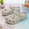Zapatos con Agujeros para Mujer Verano Nuevo Estilo Ropa Exterior Suela Gruesa Resistentes al Desgaste Sandalias Exteriores EVA Playa Antideslizantes Pareja Pantuflas de Punta Cerrada
