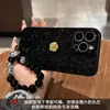 Estojo de Boneca Camélia com Diamantes Brilhantes Adequado para Capa de Celular Apple 16 Pro Max, iPhone 15 Toque de Luxo de Alta Qualidade, Cobertura Total para iPhone 14