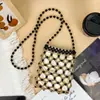 Bolsa de Miçangas Colorida Contrastante Preto e Dourado Estilo Retrô Francês, Bolsa Artesanal Vazada, Bolsa Transversal de Luxo Acessível de Alta Qualidade, Novo Modelo 2025