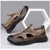 Sandálias Masculinas Respiráveis e Confortáveis, Tendência de Moda Primavera e Verão Calçados Casuais, Estilo Coreano Moderno Slip-On Vazado para Dirigir