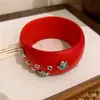 Pulseira redonda com rebite de flor em resina e madeira, transfronteiriça europeia e americana, moderna, simples, nicho, elegante, joia feminina de alta qualidade