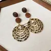 Pendientes de Flor de Madera Irregular con Aguja de Plata, Pendientes Personalizados Estilo Retro de Hong Kong, Pendientes Versátiles con Diseño de Nicho