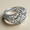 Nuevo Anillo de Flor Hueca con Circonita Estilo Europeo y Americano Transfronterizo de Huajie, Elegante, Moderno y de Alta Gama
