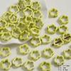 Cuentas de cerámica verde fresco flor linda encantadoras cuentas sueltas accesorios para pulsera de cuentas hechas a mano diy bolsa