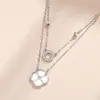 2022 novo colar de trevo de camada dupla feminino ouro rosa geométrico pingente de fritilar branco corrente de clavícula de celebridade da Internet para namorada
