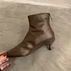 Outono e Inverno 2025 Novo Estilo Bico Fino Bico Quadrado Pequeno Salto Médio Couro Genuíno Botas Versáteis Botas Femininas Simples Botas Nude Botas de Cano Curto Mulheres
