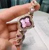 Reloj de mujer de lujo ligero con incrustaciones de diamantes de imitación, reloj pulsera de moda, reloj de cuarzo con incrustaciones de diamantes en forma de trébol de cuatro hojas, venta al por mayor