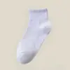 Meias para mulheres, meias curtas, meias de algodão de cor sólida, meias curtas esportivas para estudantes, meias casuais dopamine na moda, meias de barco em cor doce