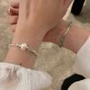 Pulsera de Perlas Plateadas con Cuentas Rotas para Mujer Verano Lujo Ligero Nicho Sentido de Alta Gama Personalidad Combinación Versátil Accesorios de Pulsera Elegantes