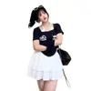 Camiseta Estilo Puro Desejo da Amazon com Estampa de Menina Picante, Manga Curta, Emagrecedora, Falsa Peça Dupla, Top de Amarrar no Pescoço, Conjunto de Saia de Bolo, Feito Sob Medida