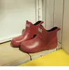 Botas de Chuva Casuais com Temperamento Versátil Simples para Mulheres Estilo Fashionável Antiderrapante Resistente ao Desgaste para Viagem em Dia Chuvoso Botas de Chuva de Trabalho para Adultos