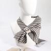 Bufanda Cruzada de Punto Cuadros Blanco y Negro para Mujer, Bufanda Corta Cálida de Lana Estilo Coreano, Chal Protector de Cuello para Otoño e Invierno, Versátil