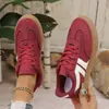 Zapatillas casuales con cordones, estilo europeo y americano, disponibles en tallas grandes, adecuadas para primavera y otoño, un nuevo diseño transfronterizo, zapatillas de entrenamiento alemanas de suela plana, zapatillas para mujer 2025