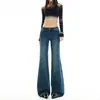 Design estilo 2026 transfronteiriço, levemente flare, retrô, com lavagem desgastada, azul escuro, stretch, cintura média-alta, jeans casual, comprimento total