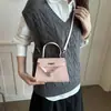Bolso bandolera con una textura de moda y diseño sencillo, diseño de nicho para el verano 2026, bolso de hombro casual, nuevo bolso cuadrado pequeño para mujer