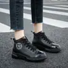 Novos sapatos de borracha estilosos de cano curto, à prova d'água, antiderrapantes e resistentes a odores da Bai Zhenhe, sapatos com plataforma e aumento interno de altura, sapatos de trabalho femininos de sola grossa