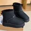 Botas de Neve Quentes com Forro de Lã Novo Estilo Inverno para Mulheres, Sapatos de Algodão Espessos Antiderrapantes com Solado Grosso, Mocassins Integrados de Couro e Pelo