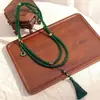 Novo Colar Longo Feminino de Pérolas com Pingente de Fivela de Jade Chinês e Borla, Luxo Leve Elegante para Suéter