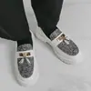 Zapatos casuales nuevos transfronterizos para hombre, estilo slip-on con borlas de pedrería, mocasines de talla grande para hombre para exportación