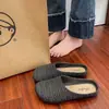 Novidade de Verão Estilo Baotou Chinelos para Casa Interno Feminino Antiderrapante Respirável Versátil Preguiçoso Para Usar Fora Leve Chinelos Planos