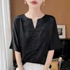 Nueva camisa de satén de verano con estampado jacquard, cuello en V semiabierto, camiseta de manga corta, estilo coreano, simple y versátil, top de estilo suave para mujer
