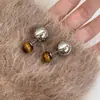 Brincos redondos com gotas de óleo estilo Maillard, luxo leve, alta qualidade, modernos, ear cuffs simples, elegantes e versáteis, brincos de nicho para mulheres