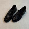 Piel Genuina de Vacuno Retro Estilo Británico Punta Redonda Remache Plisado Pedal Negro Zapatos de Cuero Pequeños Mocasines para Mujer