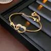 Pulsera hueca con forma de corazón de circonita, una pulsera de moda simple y versátil, que irradia una sensación elegante y lujosa, al por mayor para mujeres