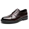 Sapatos masculinos de couro, sapatos masculinos de couro formais de três peças para negócios, sapatos respiráveis e duráveis para trabalho e deslocamento, sapatos casuais estilo britânico