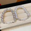 Pulsera de Flor de Zirconia y Perla Estilo Francés, Lujo Ligero, Sensación de Alta Gama, Pulsera Versátil, Joyería de Nicho Moderna y Única para Mujeres