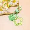 Estrella Transparente Hueca de Cinco Puntas de Acrílico Placa de Palabra con Forma de Corazón de Aleación Pintada al Horno Llavero Colgante Decorativo para Estudiantes Adorno