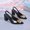 Verão 2026 Novo Comércio Exterior Tamanho Grande Sandálias Casuais Confortáveis Femininas com Fivela de Metal Slip-on Estilo Francês Tamanho Único