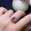 Anillo de Turmalina Natural con Incrustaciones de Plata de Ley S925 El Cristal Está Limpio, Tiene Buen Color y Buen Fuego, con una Piedra Principal de 6*8 mm.
