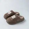Chinelos de algodão para casa com tema de cachorrinho de desenho animado, estilo feminino, nova coleção outono/inverno 2026, antiderrapantes e quentes, adequados para casais, estilo masculino