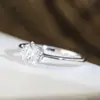Anel de Diamante de Seis Garras para Mulheres, Moissanita de Um Quilate Banhado a Ouro 18K Diamante Único Incrustado Anel de Proposta Suporte Alto V Ouro Não Desbota Anel de Casal