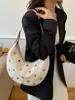Bolso Retro Elegante Tipo Bollo Transfronterizo para Mujer 2026 Nuevo de Moda Tendencia Remache Luna Creciente Gran Capacidad Bolso de Hombro