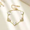 Pulseira de Trevo de Quatro Folhas Flor Tridimensional Estilo Europeu e Americano Ins, Joia de Moda Elegante Feita à Mão, Acessório de Mão em Aço Inoxidável