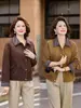 Abrigo de otoño para mujeres de mediana edad y mayores con botones, chaqueta de cuello solapa, corte holgado, elegante, versátil y juvenil