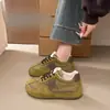 Zapatillas de entrenamiento alemanas para mujer que aumentan la altura, desgastadas, con estampado de estrellas, colección de otoño 2026 de moda, zapatos casuales retro de suela gruesa estilo Forrest Gump
