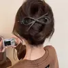 Grampo de Cabelo Vintage Outono/Inverno 2026 Estilo Coreano Clipe Torcido de Cabelo de Alta Qualidade Acessório de Cabelo Simples Elegante Ornamento de Cabelo Versátil para o Dia a Dia