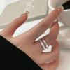 Nuevo anillo verde de doble capa de moda para mujer, diseño de nicho, estilo frío con abertura de circonita esmeralda.