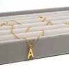 Versão Coreana Acessórios de Design de Nicho Colar com 26 Letras em Inglês para Mulheres Pingente de Aço Inoxidável Colar de Clavícula de Aço Titânio Venda por Atacado