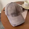 Gorra de Béisbol con Letra Gruesa para Mujer, Combinación Perfecta para Mostrar la Cara, Gorra Pequeña de Copa Dura con Visera Ancha para Cabeza Grande, Sombrero Cremoso-blanco de Moda