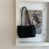 Bolsa de grande capacidade para deslocamento casual transfronteiriço para mulheres, novo modelo 2026, simples, fresca, personalizada, moderna, de ombro único, de axila, sacola