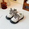 Zapatos retro para niños al por mayor 2026 otoño nuevo estilo versión coreana para niños zapatillas deportivas casuales para niñas ligeras modernas