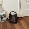 Bolsas pequeñas súper populares para primavera y verano para mujer 2026 nueva moda bolso cruzado versátil bolso de mano para el trabajo bolso tipo cubo bolso tote pequeño