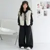 Conjunto Espeso con Forro de Felpa para Niñas Otoño Invierno 2026 Nuevo Estilo Coreano Chaleco Casual con Capucha para Niña Conjunto de Tres Piezas
