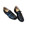 Sapatos baixos de couro femininos versáteis estilo britânico com velcro, novos mocassins slip-on de outono 2026 para mulheres