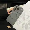 Adequado para capa de celular iPhone 17 Pro Max com toque semelhante à pele, listras onduladas, suporte magnético giratório e capa anti-queda para Apple 16