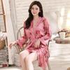 Pijama Suspender Decote V Moderna e Sexy Acolchoada Internamente Primavera e Verão Seda Gelo Camisola de Manga Curta m Conjunto de Duas Peças Roupa de Hotel para Casa para Mulheres